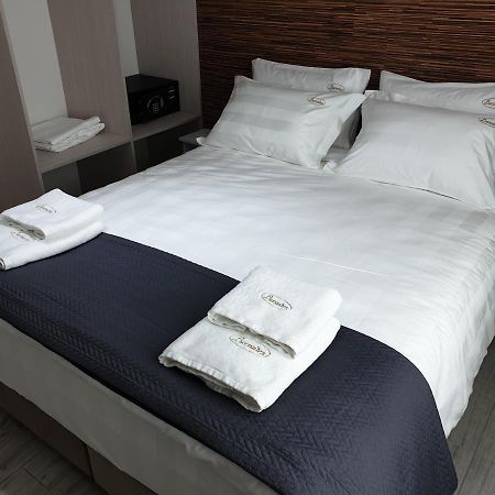 Luxrooms Ofrínion Eksteriør billede